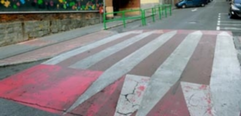 Los pasos elevados deben ajustarse a las especificaciones técnicas marcadas por el Ministerio de Fomento. / kamarero