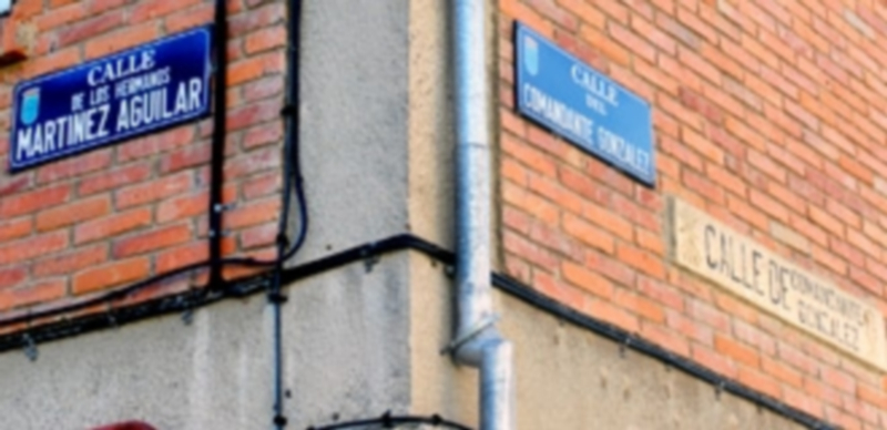 Esquina del barrio de San José que recoge las placas de dos calles