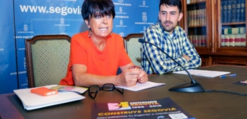 Un monumento para cada colegio 1 Los concejales Claudia de Santos y Álvaro Serrano presentaron el programa destinado a los escolares de la ciudad. / Kamarero