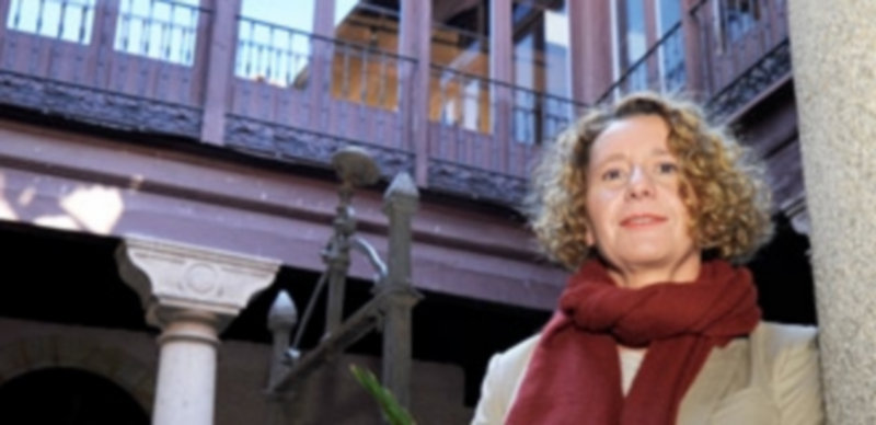 «Queremos que tengan en cuenta nuestras alegaciones al PEAHIS» 1 La presidenta del Colegio de Arquitectos en el patio de la sede colegial en Segovia. / Kamarero