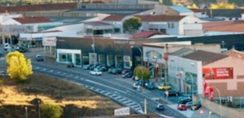 La mayor parte de las empresas que funcionan en Segovia lo hacen bajo el régimen de sociedad limitada. / Kamarero