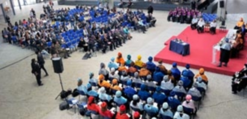 El acto de investidura que tuvo lugar en el ágora del campus María de Zambrano es la primera ceremonia de estas características que se celebra en Segovia. / Fotos Kamarero