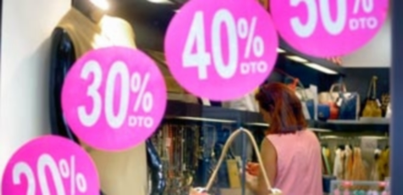 La tradicional campaña de rebajas de verano se prolongará hasta el 31 de agosto. / Kamarero