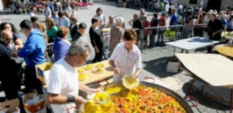 San Lorenzo siempre responde 1 La plaza de San Lorenzo fue escenario de los actos del Día del Vecino organizados por la Asociación de Vecinos ‘La Parrilla’