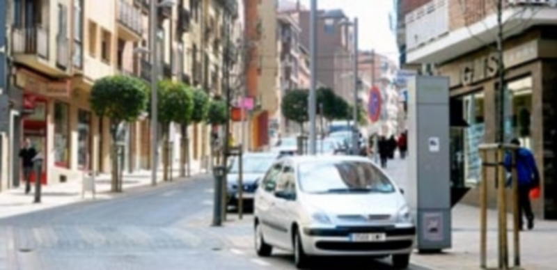 La calle José Zorrilla es elegida por muchos de los autónomos extranjeros para abrir sus negocios en Segovia. / KAMARERO