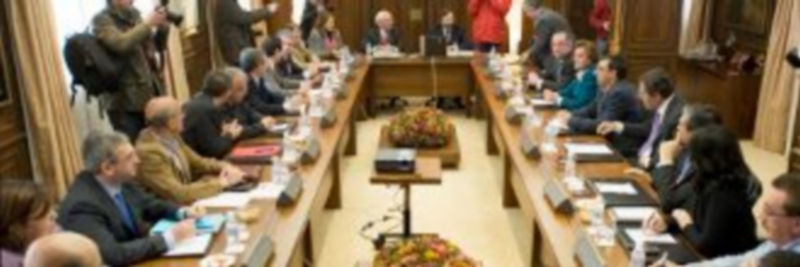 Los miembros del consejo de administración de Caja Segovia volverán a reunirse esta tarde. / Kamarero