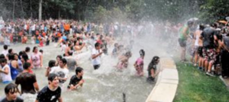 Foto de archivo de la celebración de las fuentes realizada el pasado año. / KAMARERO