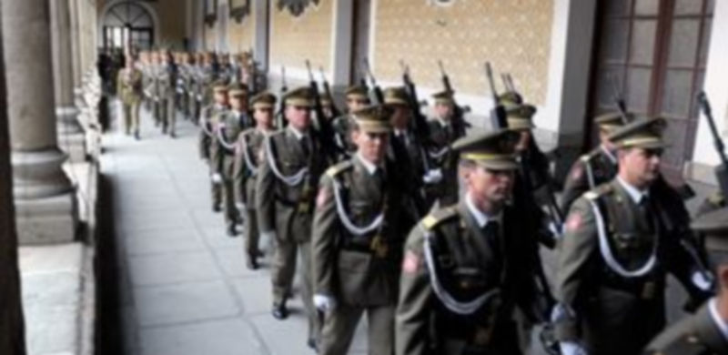 Imagen de archivo de un acto militar en las instalaciones de la Academia de Artillería. / Kamarero