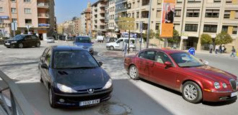 La rotonda de la estación de autobuses y la comisaría de Policía