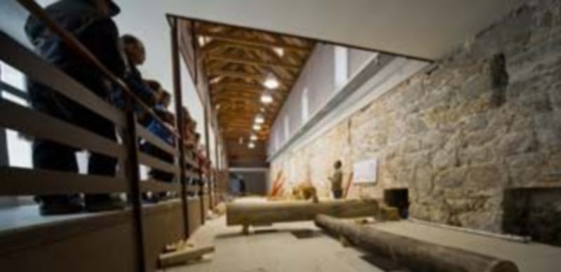 Una de las salas destinada al futuro Museo durante una visita guiada para conocer el resultado de la rehabilitación. / Kamarero