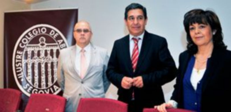 García Noriega y Sanz Orejudo dieron a conocer los detalles del premio. / Kamarero