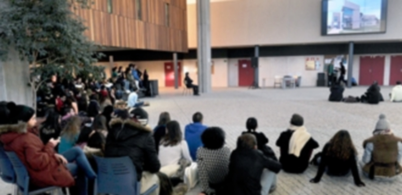 Un momento de la proyección del documental realizado por estudiantes de la Universidad Jaume I. / Kamarero