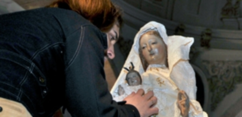 La imagen de la Virgen de la Fuencisla sufrió algunos desperfectos a consecuencia del robo de las coronas. / KAMARERO