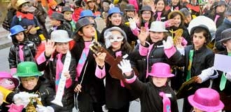 La comparsa “Dando la nota” del colegio San José