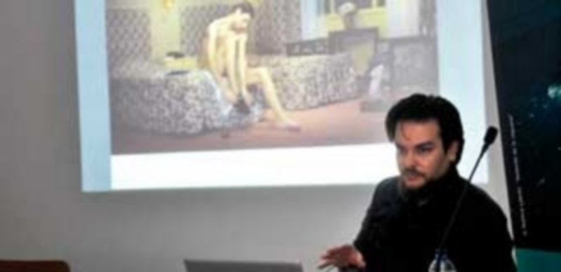 El fotógrafo segoviano Tony Yagüe impartió el taller ‘Viaje al interior de una imagen’ en el Palacio de Quintanar. / Kamarero