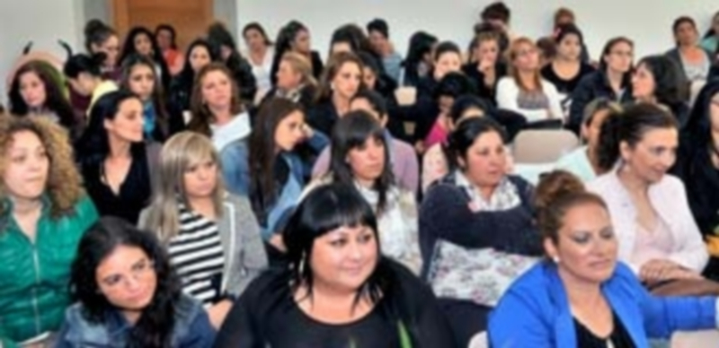 Algunas de las participantes en una edición del Encuentro de Mujeres Gitanas de Segovia que en esta ocasión tuvo un marcado carácter regional. / Kamarero