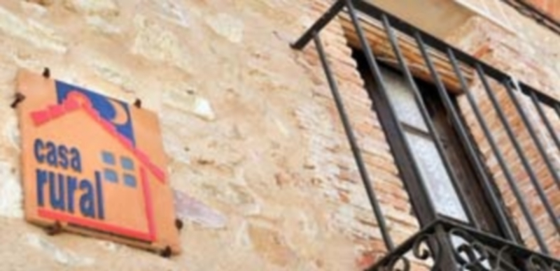 Segovia contabilizó en mayo un total de 393 establecimientos de turismo rural abiertos (388 en mayo de 2013)./ Kamarero