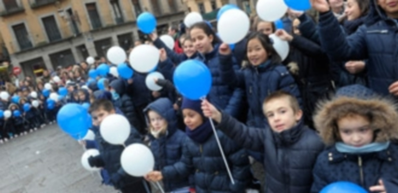 La  Familia Concepcionistas se reunió junto al Acueducto en el Día Escolar de la No Violencia y la Paz (DENIP). / Kamarero