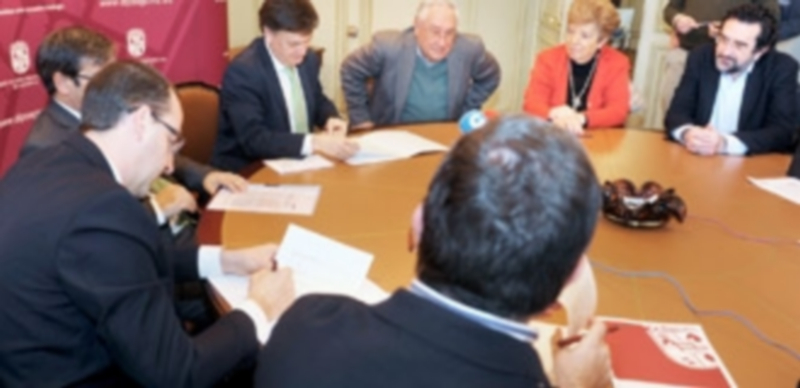 Los representantes de los seis colegios profesionales