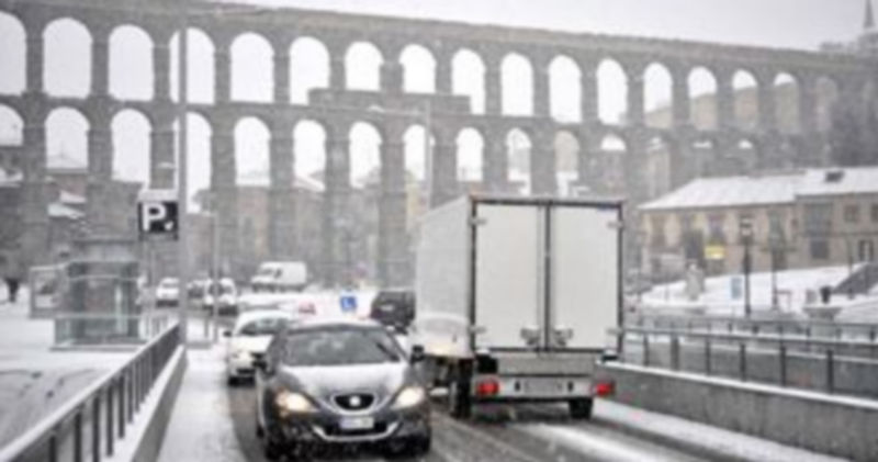 La entrega de sal a los vecinos comenzará mañana lunes en los puntos limpios de Segovia. / Kamarero