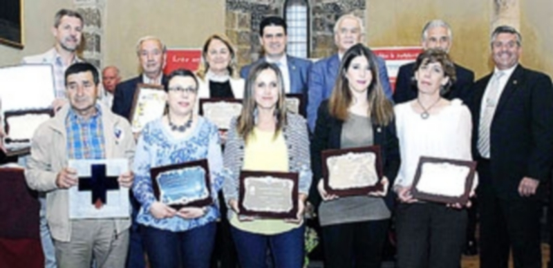 Segovia ocupa la tercera plaza de la región en donación de sangre 1 Foto de grupo de distinguidos por la Hermandad en mayo de 2016. / J. M.
