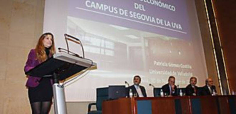 La profesora Patricia Gómez en la sesión de análisis de los efectos sociales y económicos del campus. / Nuria Herrero