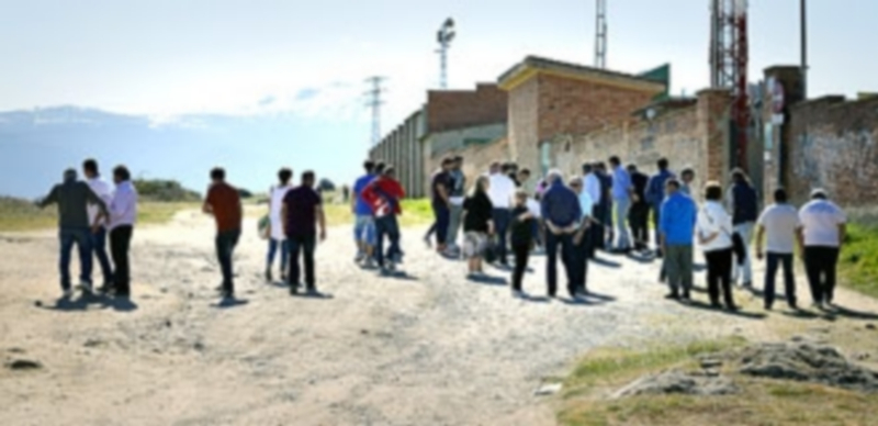 Una treintena de feriantes estudió sobre el terreno la posible ubicación de las atracciones y los demás puestos. / T. DE SANTOS