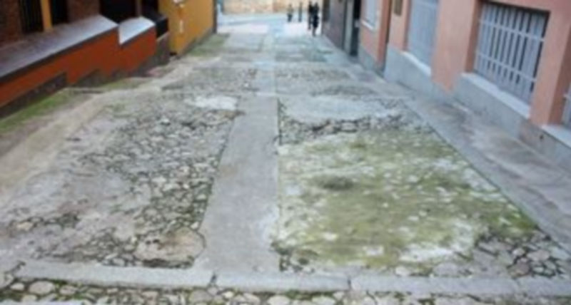 La calle Perucho preocupa por su estado a los populares. / El Adelantado