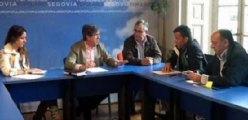 Momento de la reunión de ayer donde el Grupo Popular aseguró continuar trabajando el PEAHIS / El Adelantado