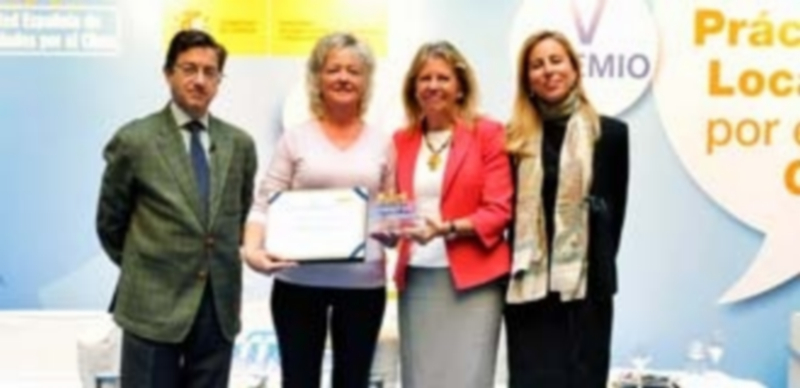 La concejala de Medio Ambiente recogió el diploma y el trofeo del premio concedido al Ayuntamiento. / El Adelantado