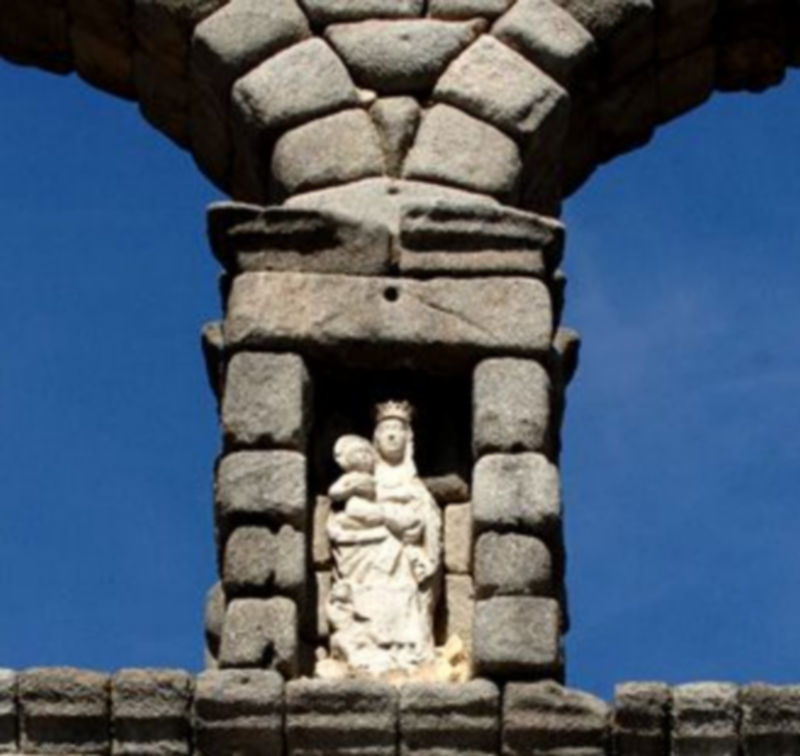 Imagen de la Virgen que se encuentra en el Acueducto/Alberto Benavente