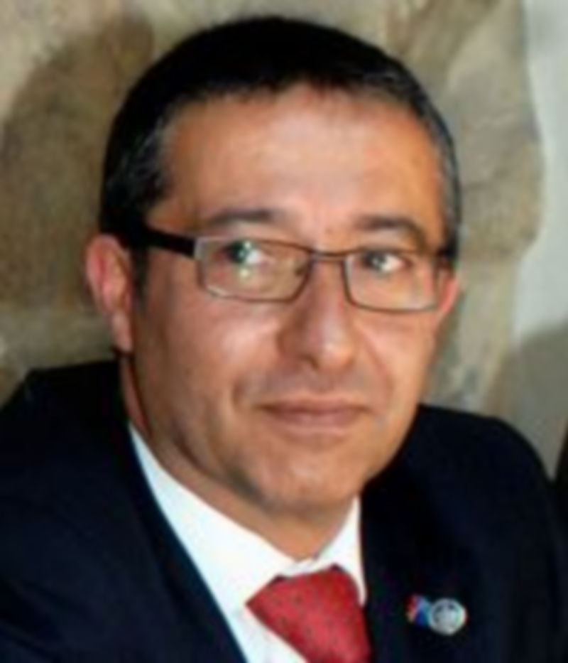 El decano Juan José Garcillán ofrece su colaboración al nuevo equipo./A. Benavente