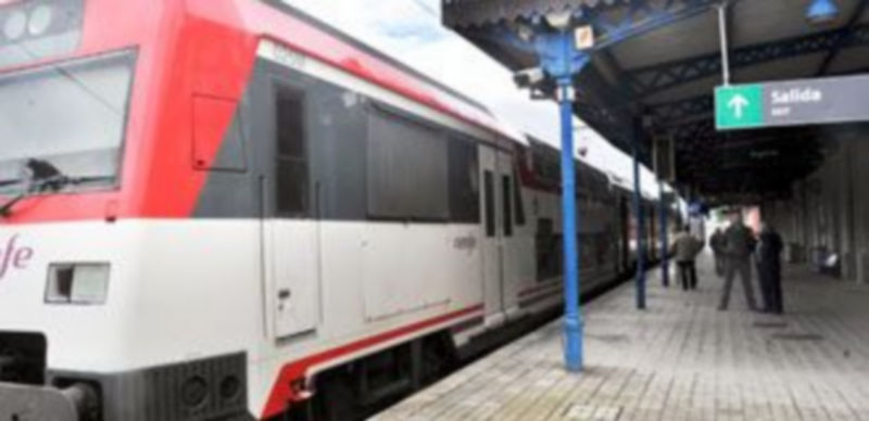 PP y PSOE quieren que se restablezca en su integridad la línea a Madrid. /A.K..