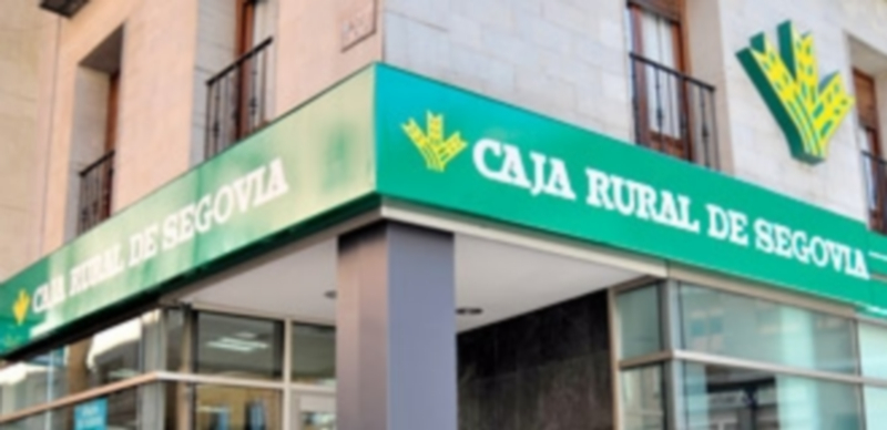 Fachada de la oficina central de Cajaviva Caja Rural en Segovia. / Kamarero