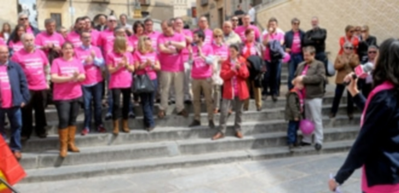 Luciana Miguel se dirige al resto de candidatos durante su presentación ayer en la plaza de San Martín. / Kamarero