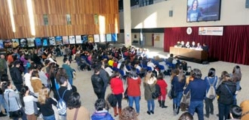 La imagen del joven doctor en Pedagogía se hizo presente en el ágora universitaria ‘María Zambrano’. / Kamarero