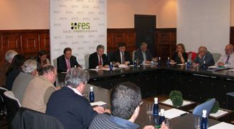 Un momento de la reunión celebrada entre la dirección del PP y los representantes de la FES./ El Adelantado