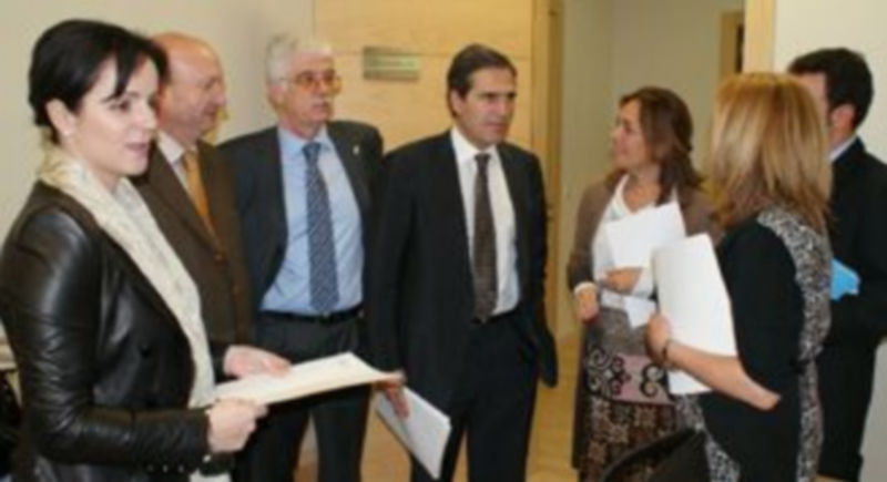 Los participantes en la reunión: La consejera Silvia Clemente