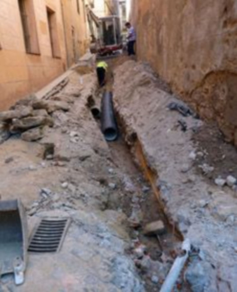 Una imagen de las obras en la calle Descalzas. / EL ADELANTADO