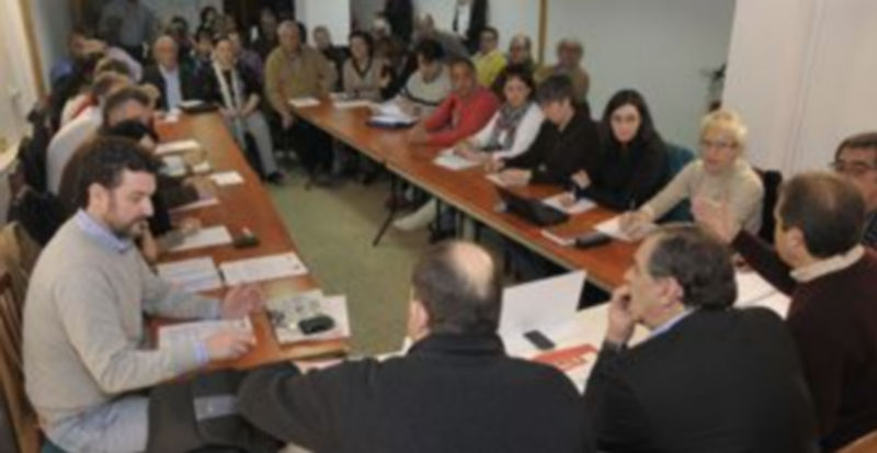 El PSOE pide concreción en la propuesta de ordenación territorial 1 Un momento del encuentro de alcaldes y concejales celebrado ayer en la sede del PSOE de Segovia. / Alberto Benavente.