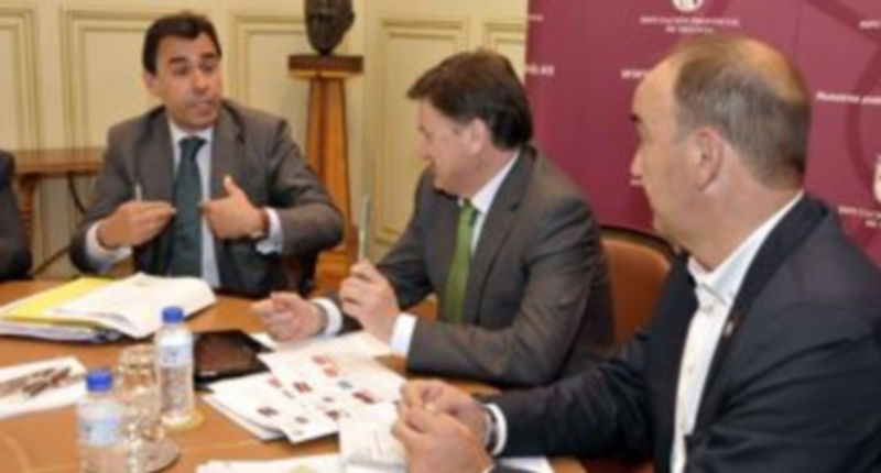 Martínez Maíllo (izquierda)