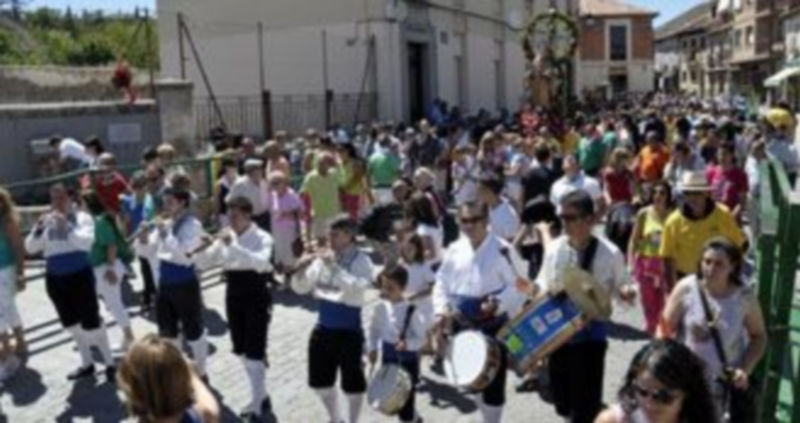 Imagen de un momento de la procesión con la imagen de San Lorenzo
