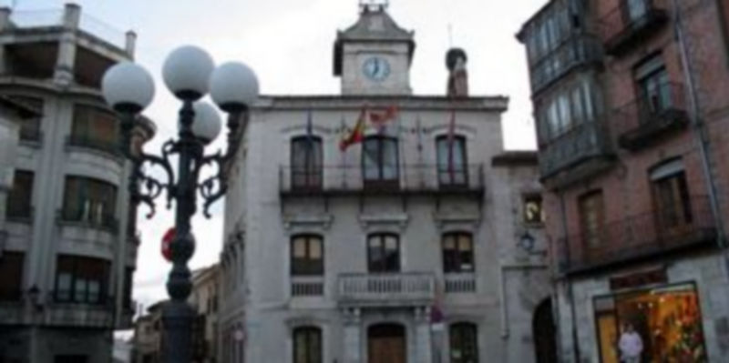 Tres partidos políticos se disputan el gobierno durante la próxima legislatura en la villa de Cuéllar. / Gabriel Gómez