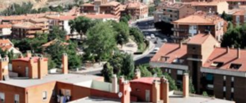 Fotografía de archivo de viviendas de segunda mano en la zona de San Lorenzo-Vía Roma. /KAMARERO