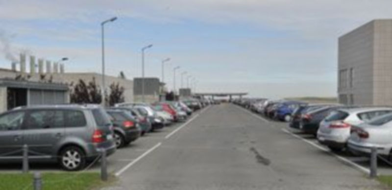 El grupo socialista considera insuficiente el aparcamiento actual del Hospital de Segovia. / Kamarero