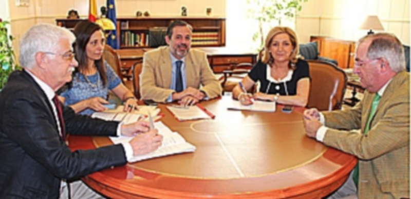 Los senadores populares durante su reunión con el secretario de Estado de Medio Ambiente. / El Adelantado
