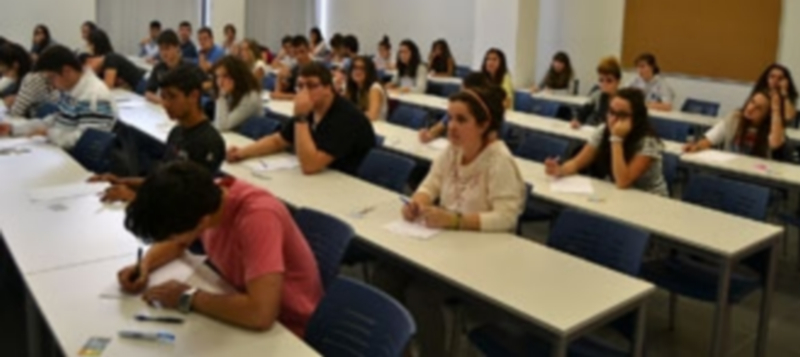 Las aulas del campus María Zambrano se inundaron con los nervios de los alumnos que realizaban las pruebas de acceso a la universidad. / Borja Martín