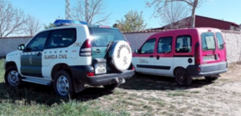 Veterinarios y guardias civiles inspeccionaban ayer explotaciones ganaderas de la provincia