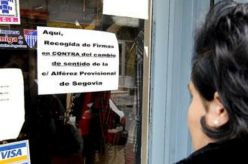 La campaña de los comercios de la zona comenzó el viernes de la semana pasada. / Alberto Benavente