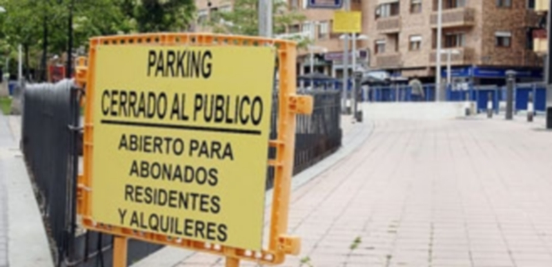 Desde noviembre de 2015 el acceso al parking está restringido a los titulares de plazas cedidas o en alquiler. / JUAN MARTÍN